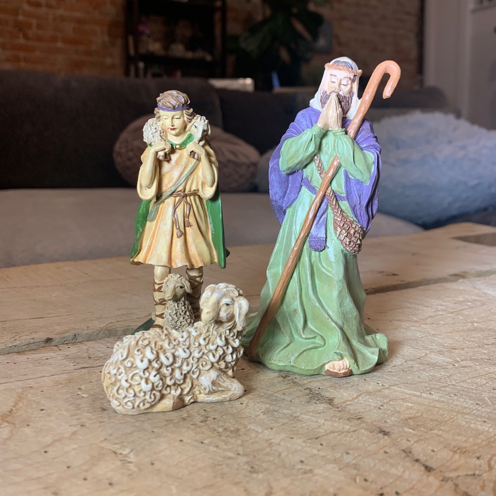 331. Avon Vintage Fine Collectibles Nativity Figurines